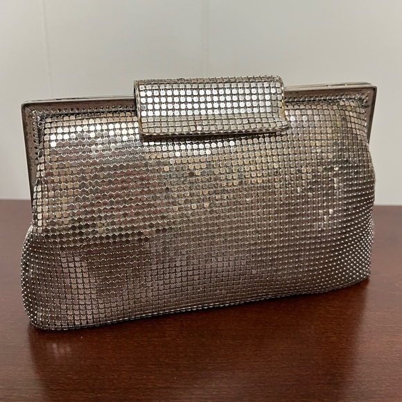 Whiting and Davis vintage mesh clutch bag evening clasp closure silver toned - Picture 8 of 13